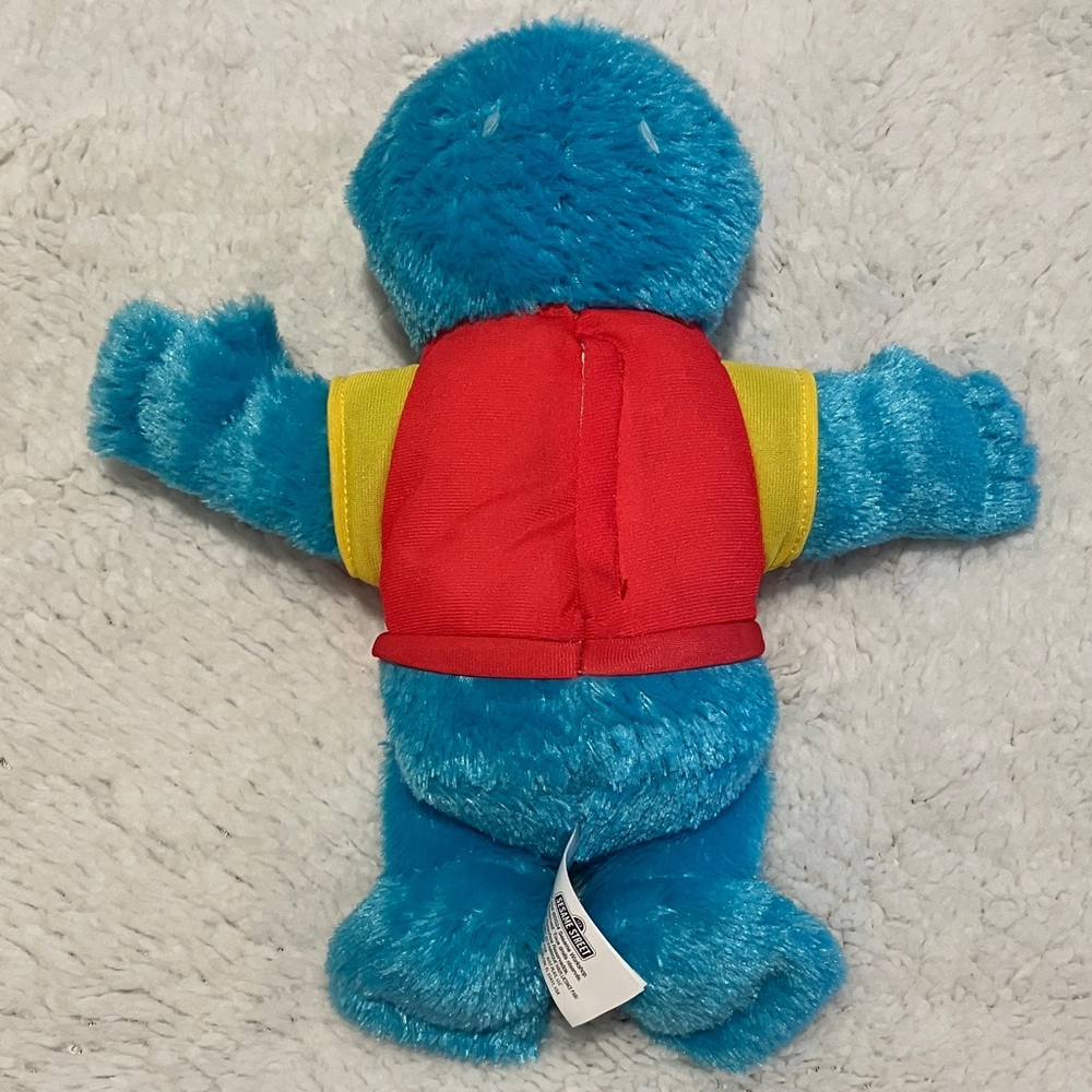 Sesame Street Sing-A-Long Blue Cookie Monster Plush with Red Shirt - Picture 2 of 8